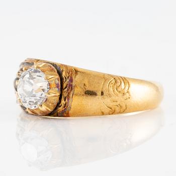 A ring in 18K gold set with an old-cut diamond.