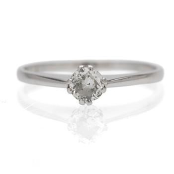 Solitaire ring in 18K white gold and diamond, Axel Jonsson's Goldsmith Workshop, Stockholm, circa 1940.