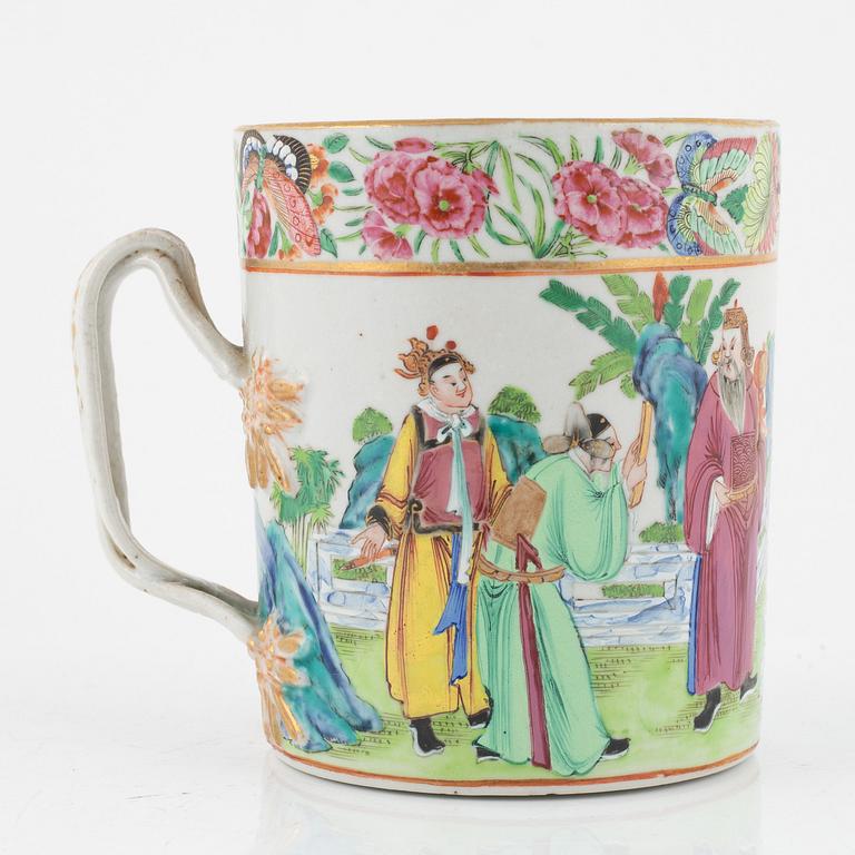 Mugg, porslin. Qingdynastin, Kanton, 1800-tal.