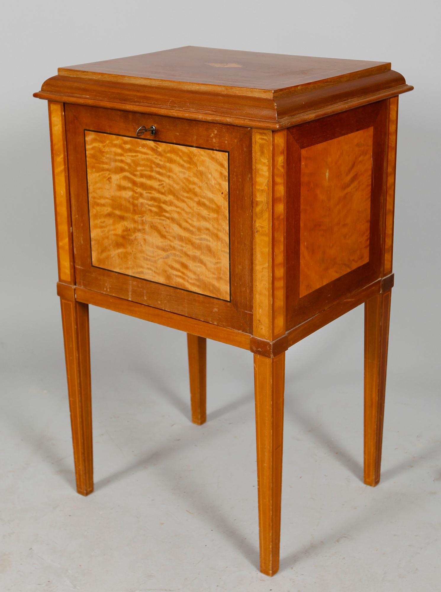 BESTICKSCHATULL, sengustaviansk stil, 1900-talets mitt.