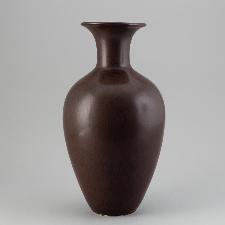 GUNNAR NYLUND, a stoneware vase, Rörstrand, Sweden 1950-60's.