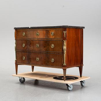 A late Gustavian chest of drawers, early 19th Century.