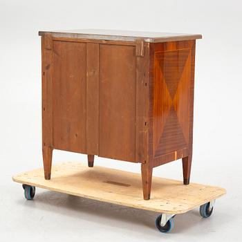 Chest of drawers, Gustavian style, first half of the 20th century.