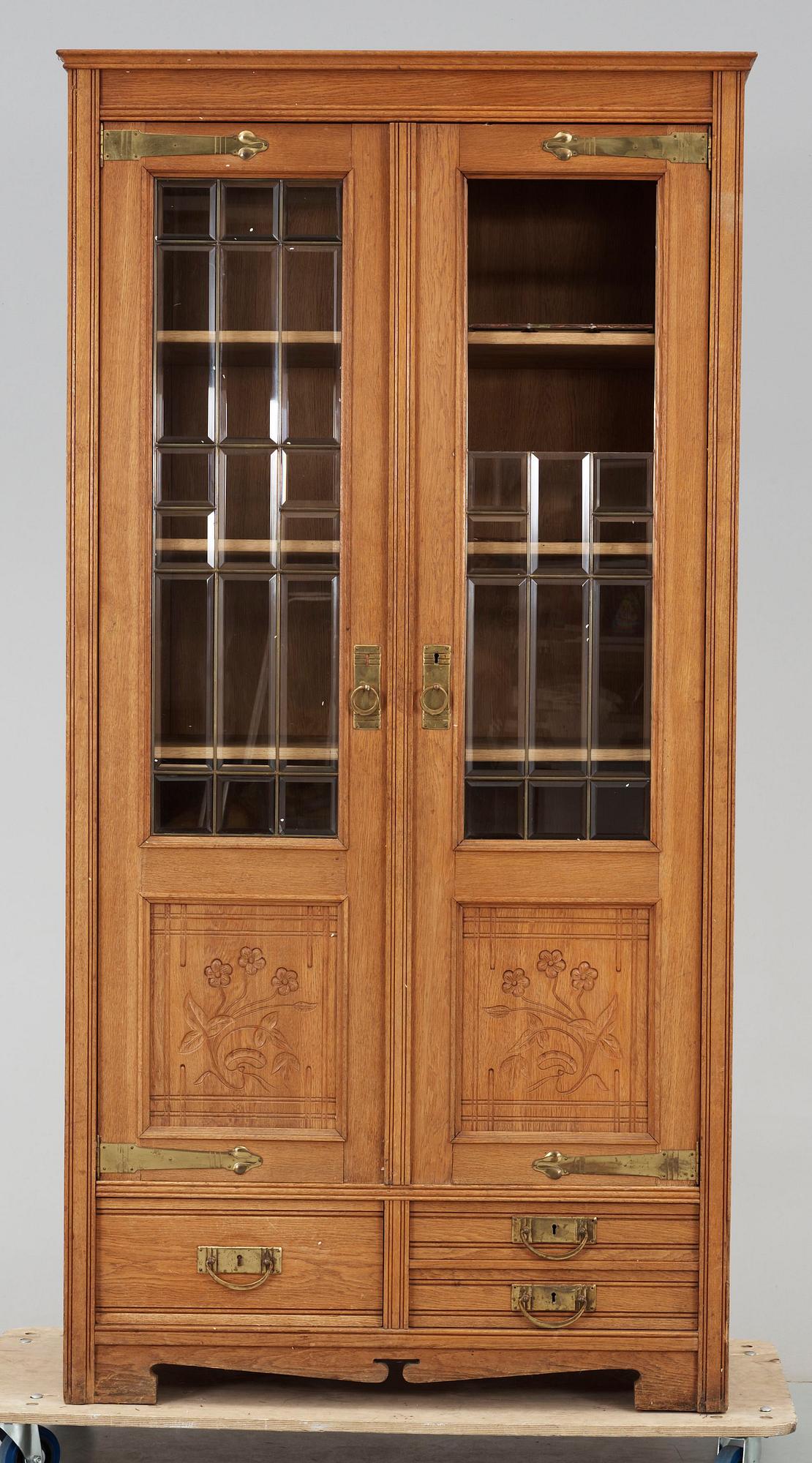 BOKSKÅP, jugend, 1900-talets början.