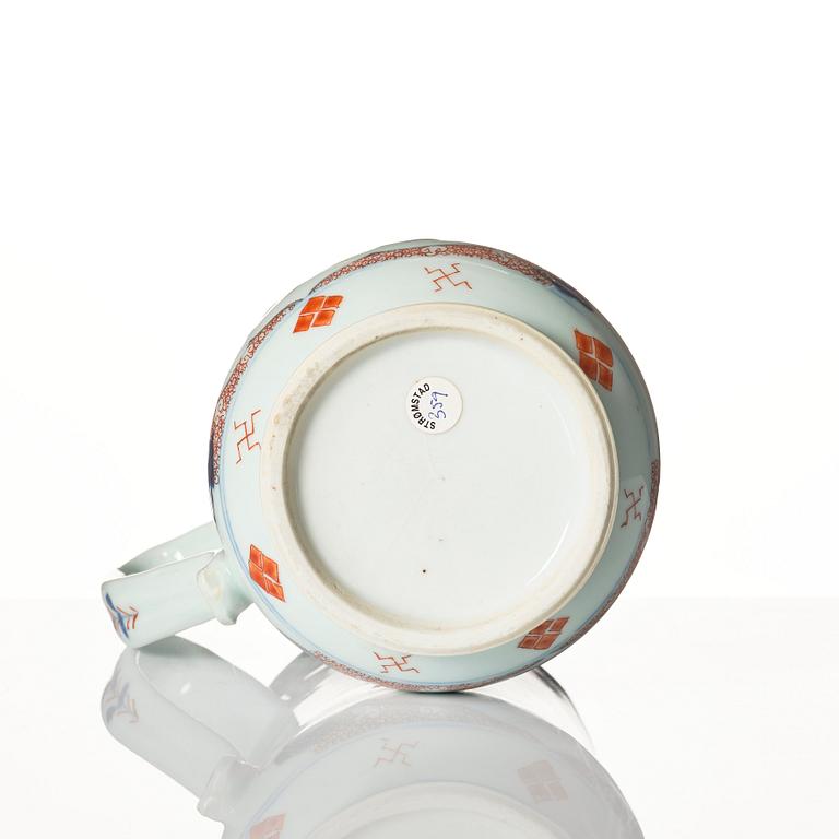 An Imari tankard, Qing dynasty, Kangxi (1662-1722).