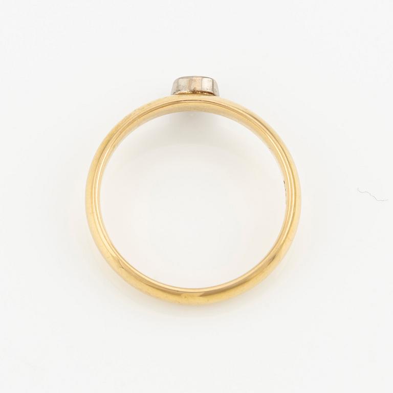 Ring in 18K gold with a round brilliant-cut diamond.