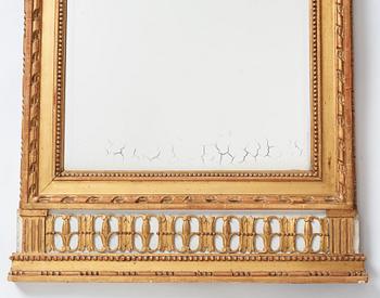 A Gustavian mirror.