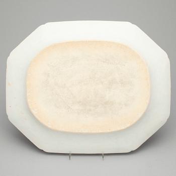 STEKFAT, porslin, Kina, Qianlong 1736-1795.