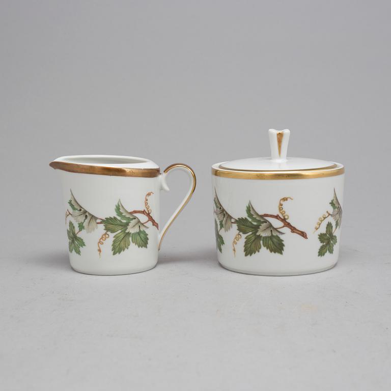 TE- OCH KAFFESERVIS, 43 delar, porslin, Hackefors, 1900-talets andra hälft.