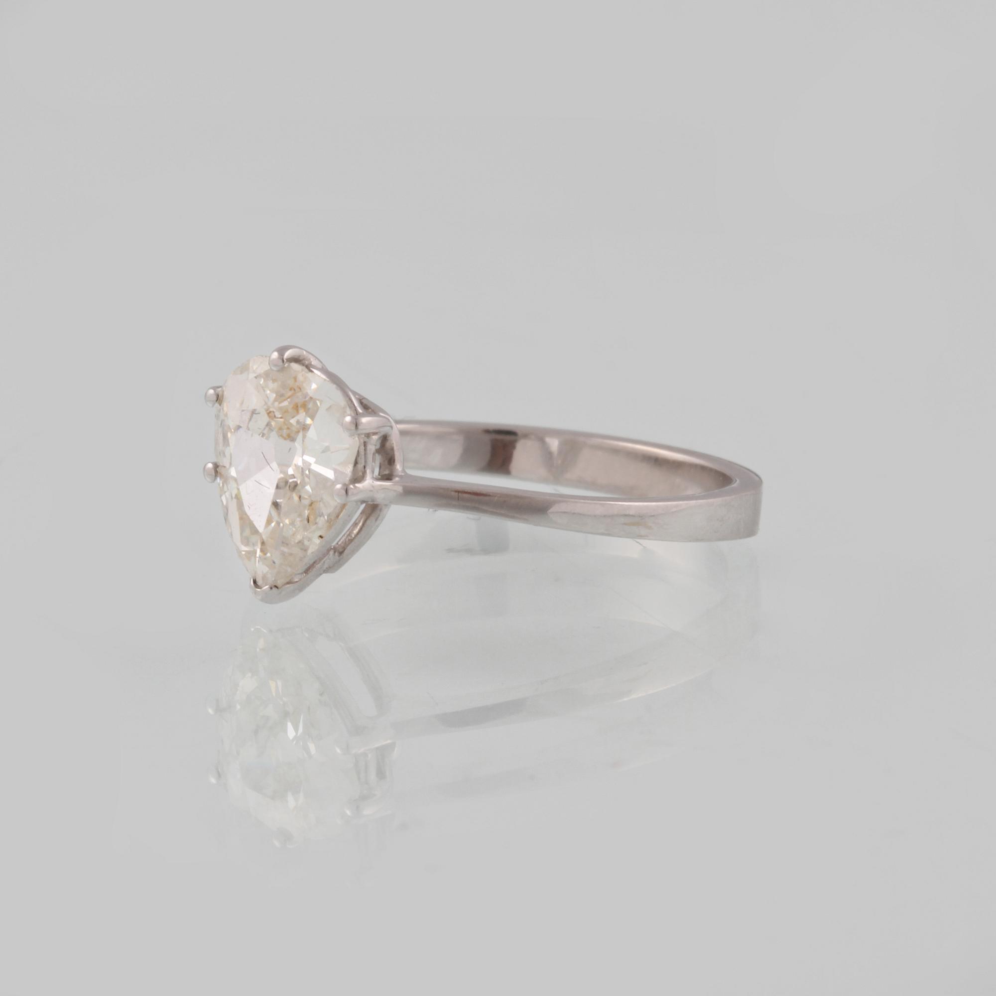 RING, 18K vitguld med droppslipad diamant, ca 1.20 ct. Vikt 2,1 gram.