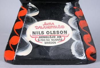 DALATUPP, trä, etikettmärkt "NILS OLSSON HEMSLÖJD AB".