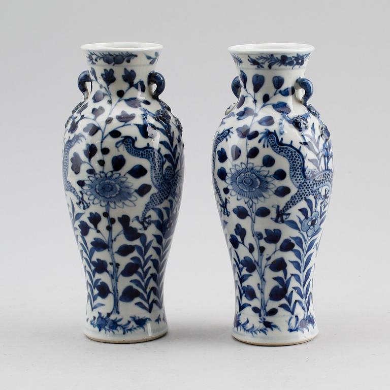 VASER, 1 par, porslin, Kina, 1700-/1800-tal.