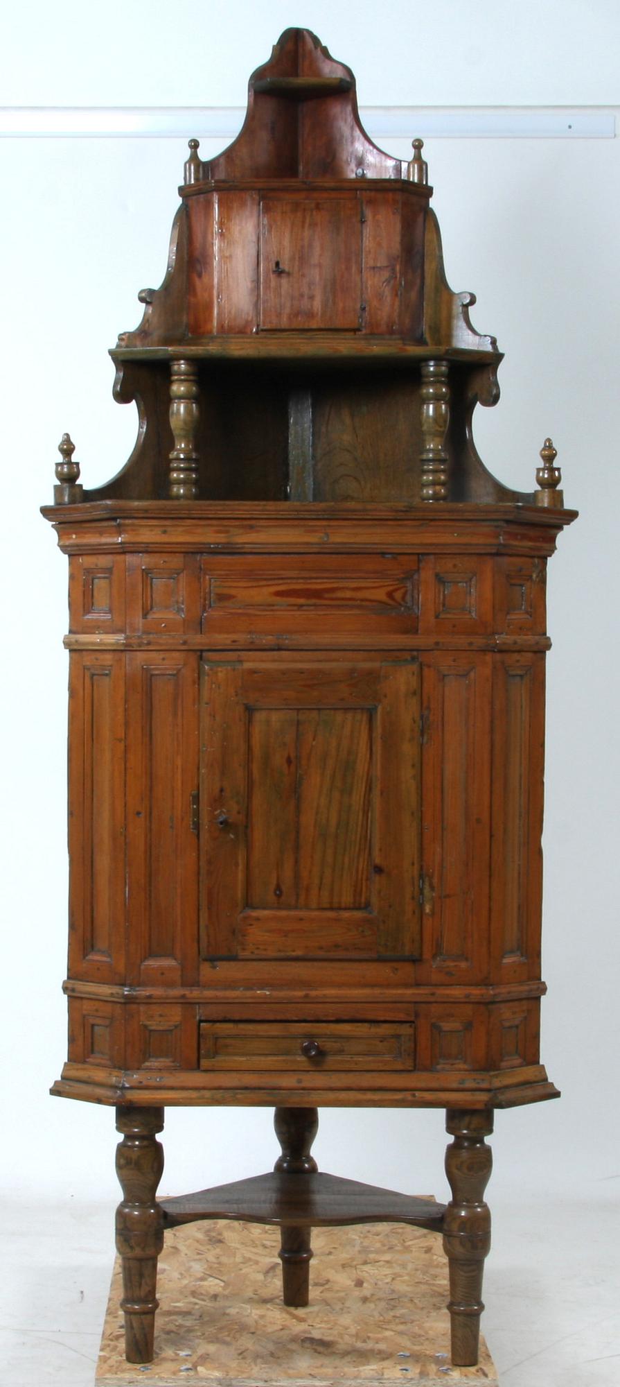 HÖRNSKÅP, 1700/1800-tal.