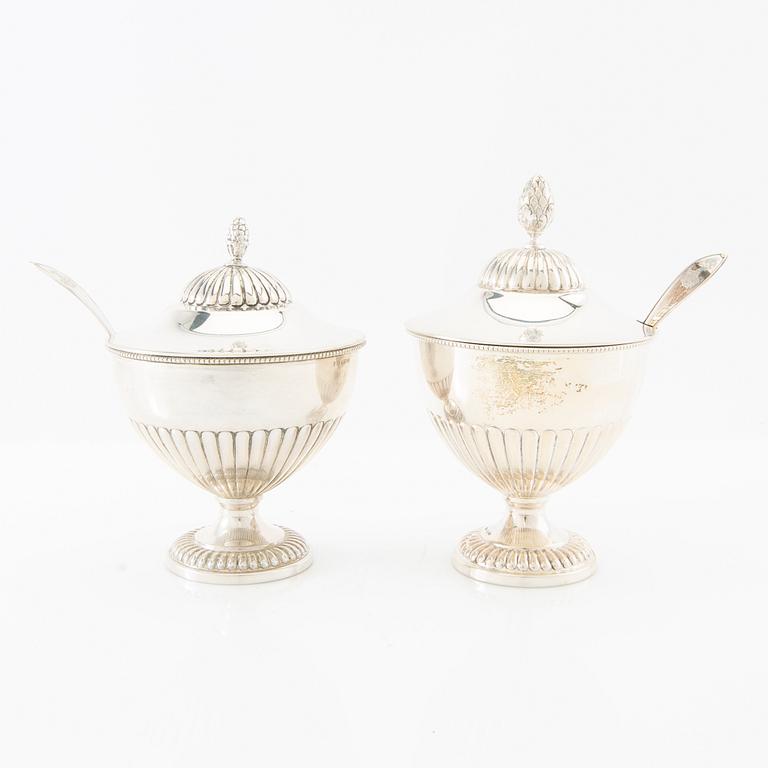 Sugar bowls 4 pcs in the Gustavian style, silver plate, and a box with a lid by Mappin & Webb.
