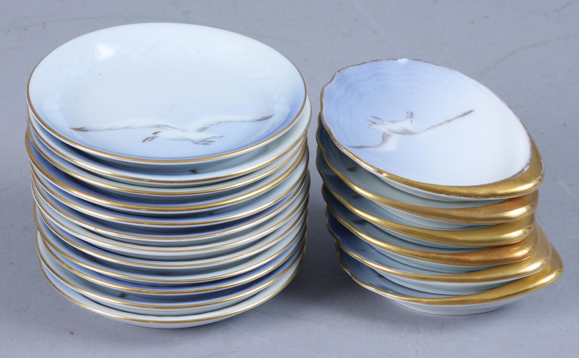 MAT OCH KAFFESERVIS, ca 110, delar "Måsen", porslin, Bing & Gröndahl och Kongl Dansk.