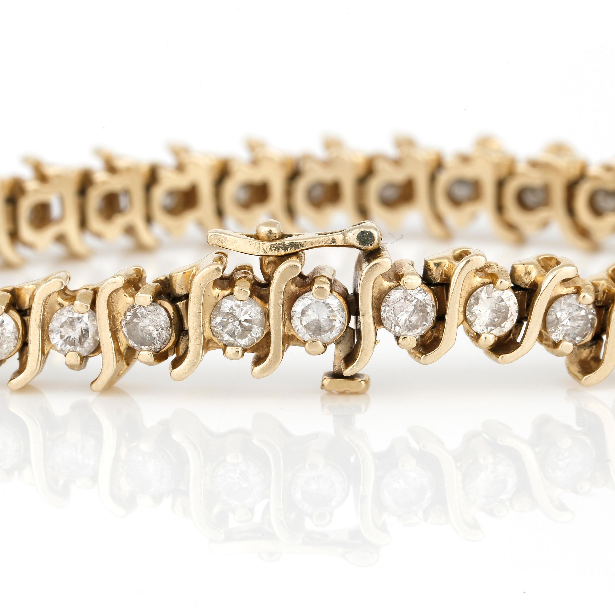 ARMBAND, med briljantslipade diamanter, totalt ca 3,50ct. 14K guld.