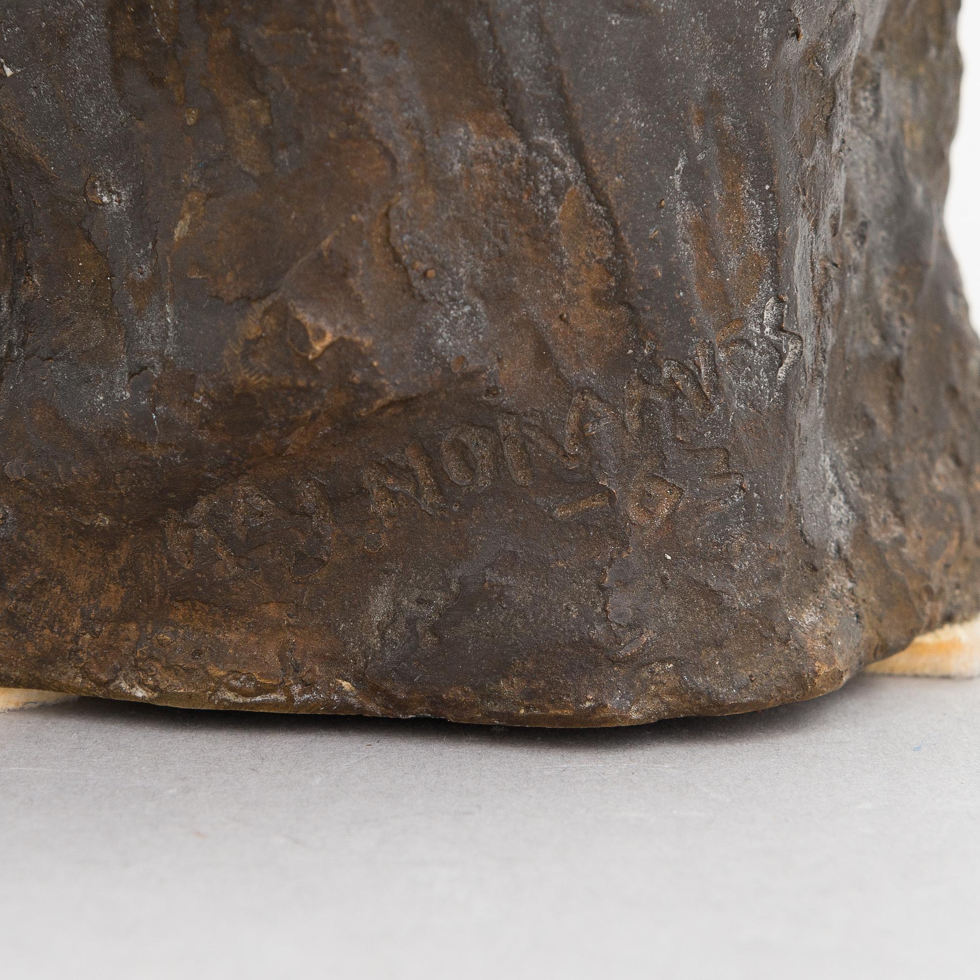 Kai Noramies, Seated boy.