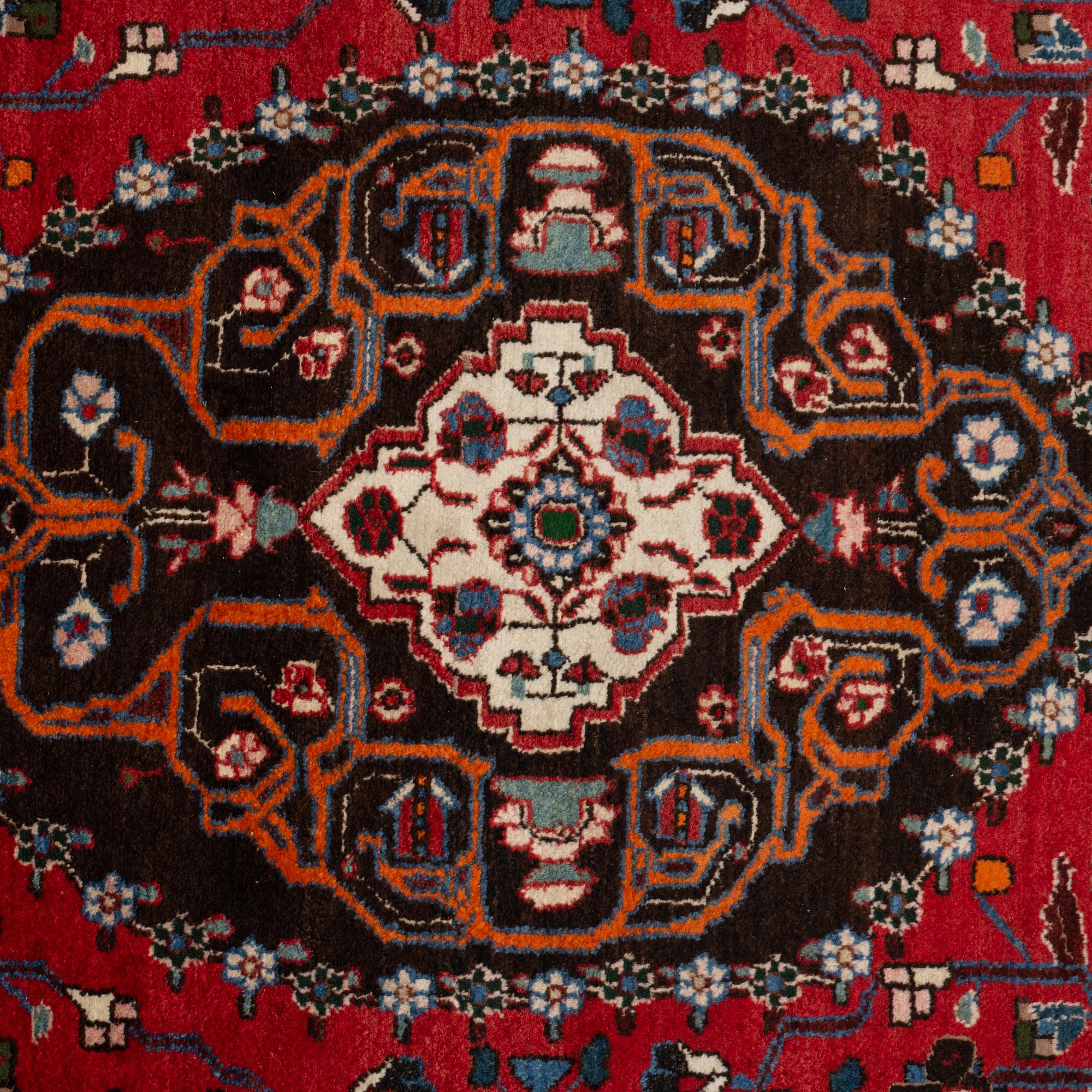 Matto, semi-antique/Old Bakthiari, ca 305 x 175 cm.