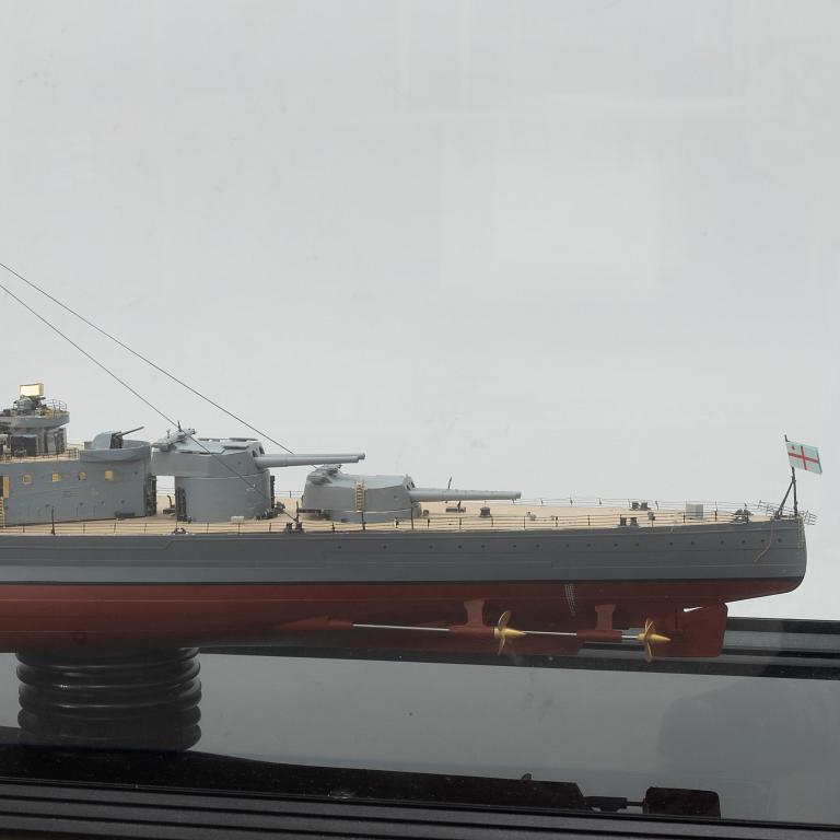 A plastic scale model of battlecrusier HMS Hood, 1:200.