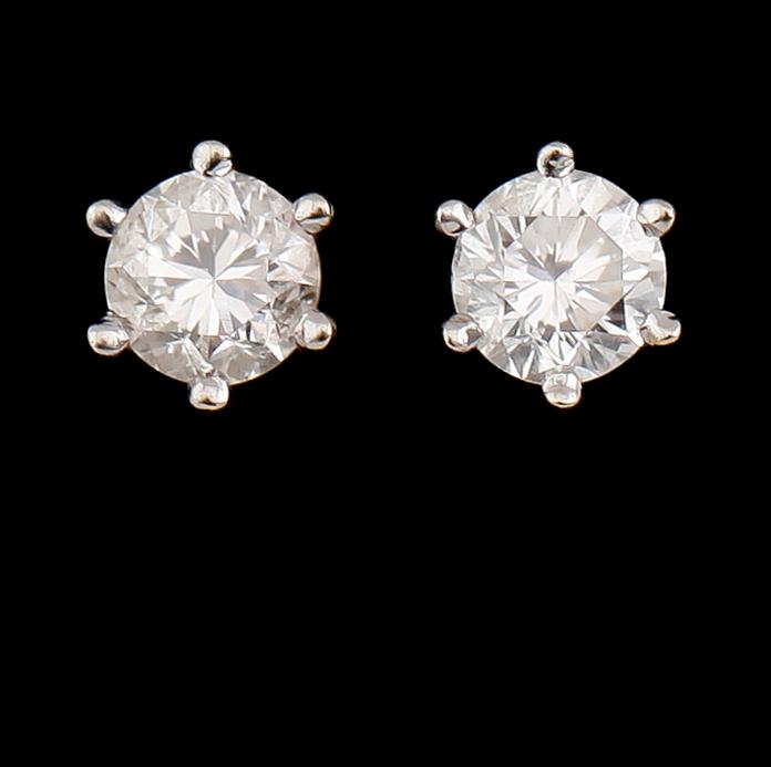 ÖRHÄNGEN, 1 par, 14 k vitguld, briljantslipade diamanter tot ca 0.49 ct.