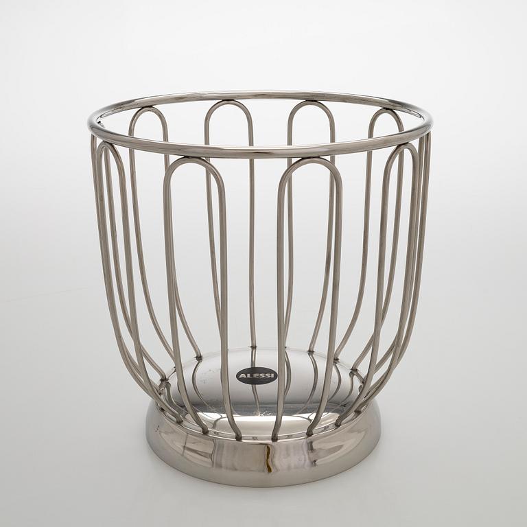 Alessi, a set of three serving bowls '370' and '845', Italy.