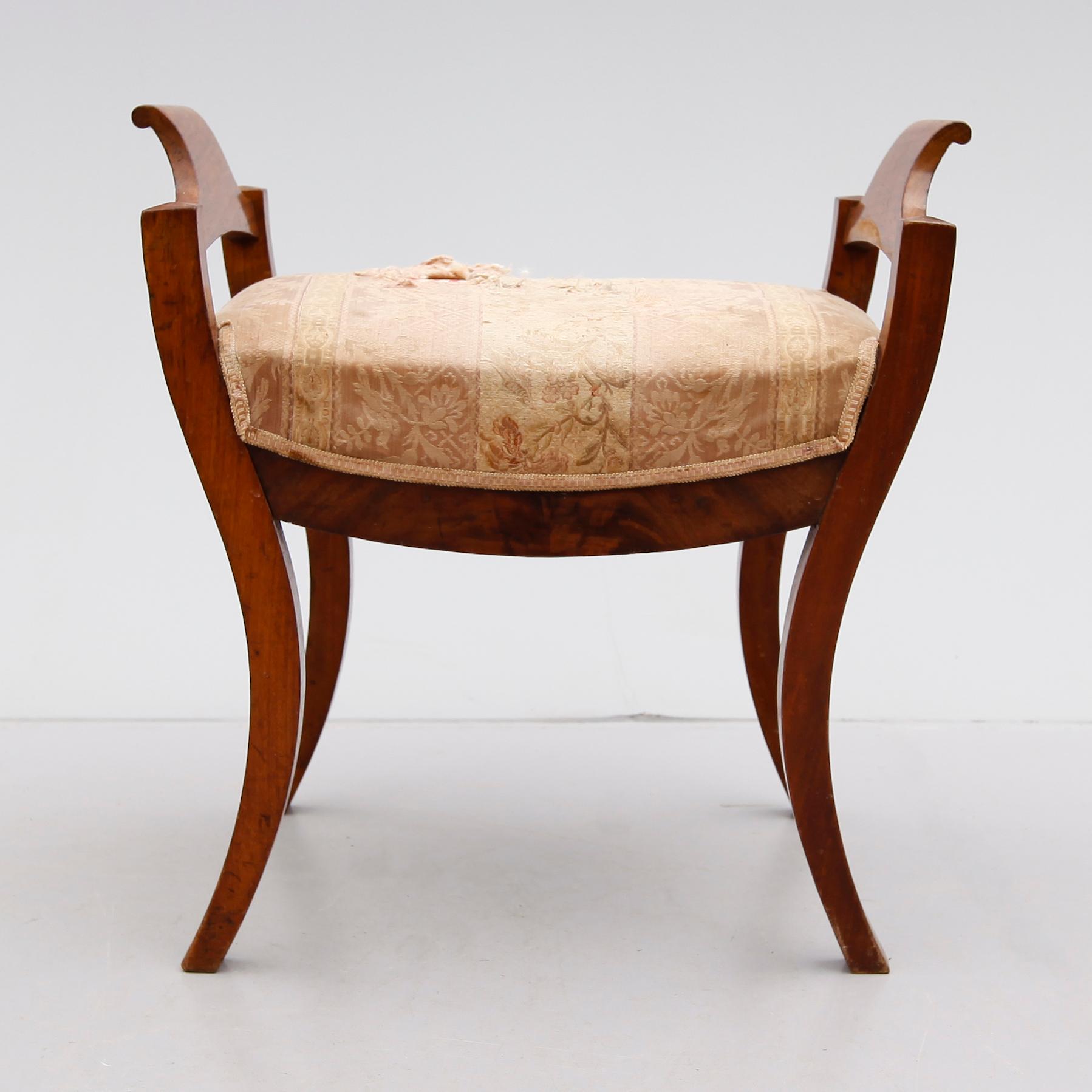 TABURETT, Karl Johan, 1800-talets mitt.