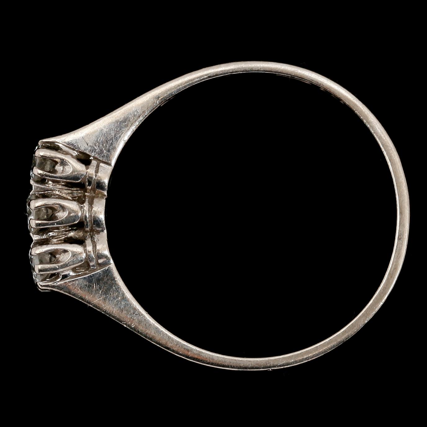 RING, 18k, med 3 briljanter, 1963.