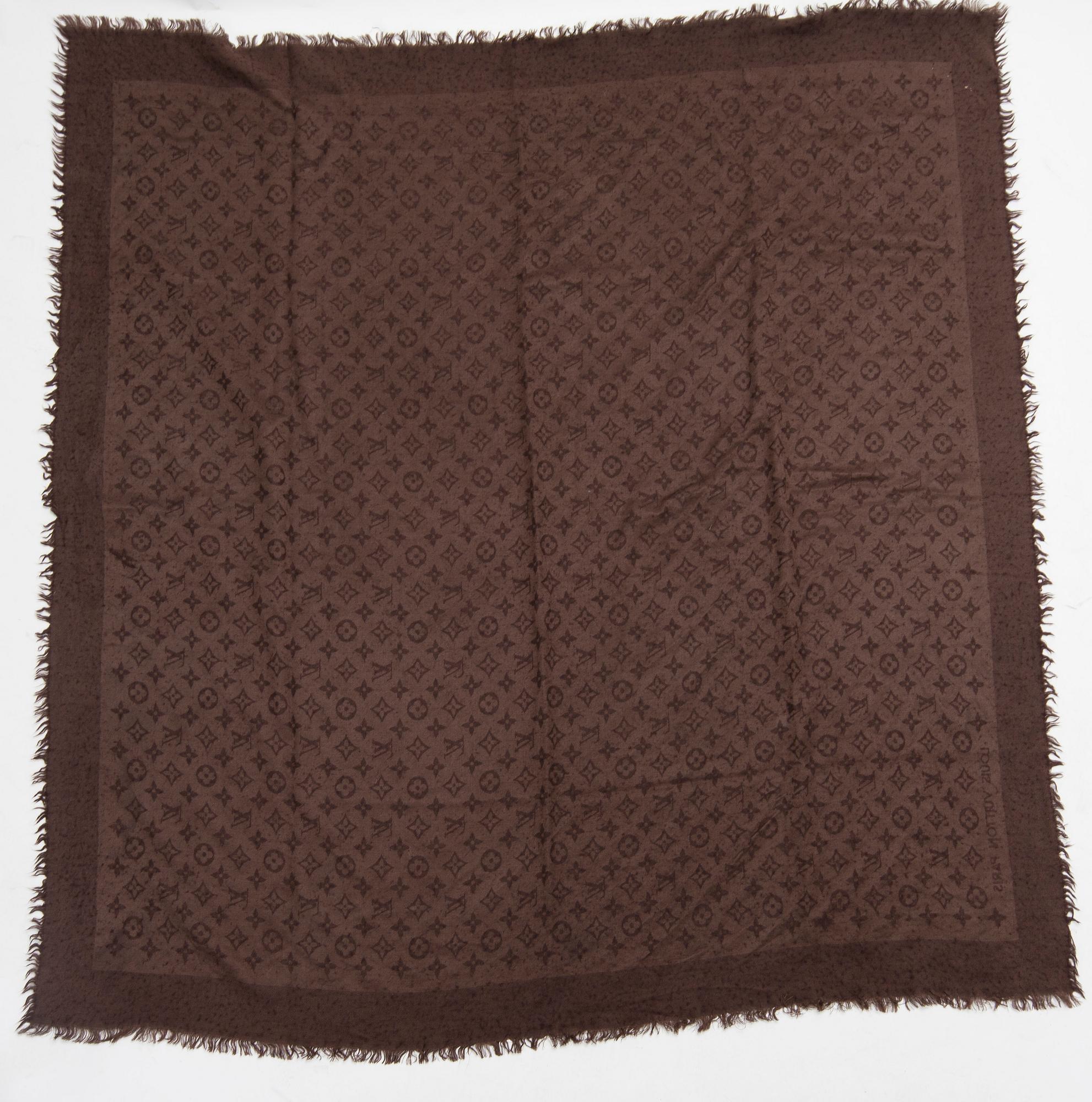 SJALAR, 3 stycken, Louis Vuitton.