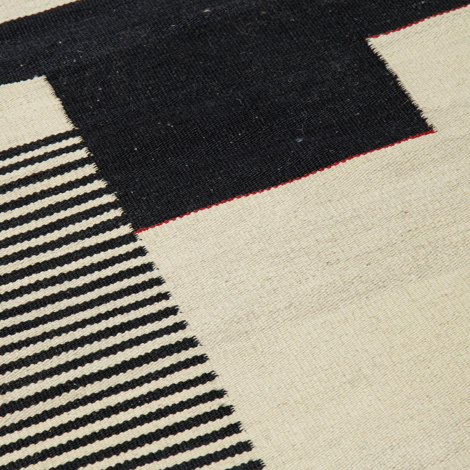 A runner, an Oriental kilim, ca 283 x 80,5-83 cm.