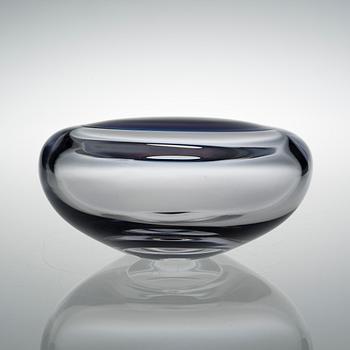 TIMO SARPANEVA, GLASSKULPTUR. Sovande fågel. Sign. Timo Sarpaneva, Iittala -62 58/77.