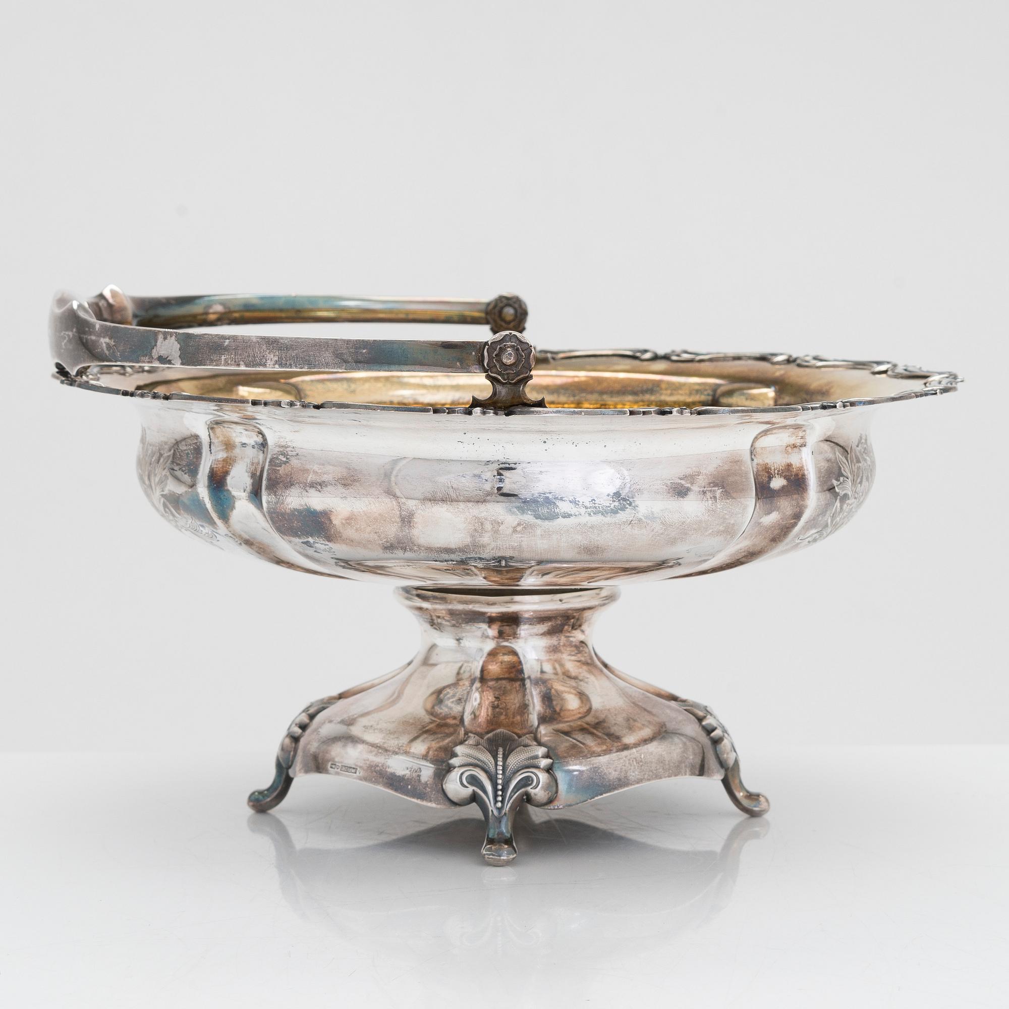 A parcel-gilt footed sweetmeat basket, Auran Kultaseppä oy, Turku 1948.