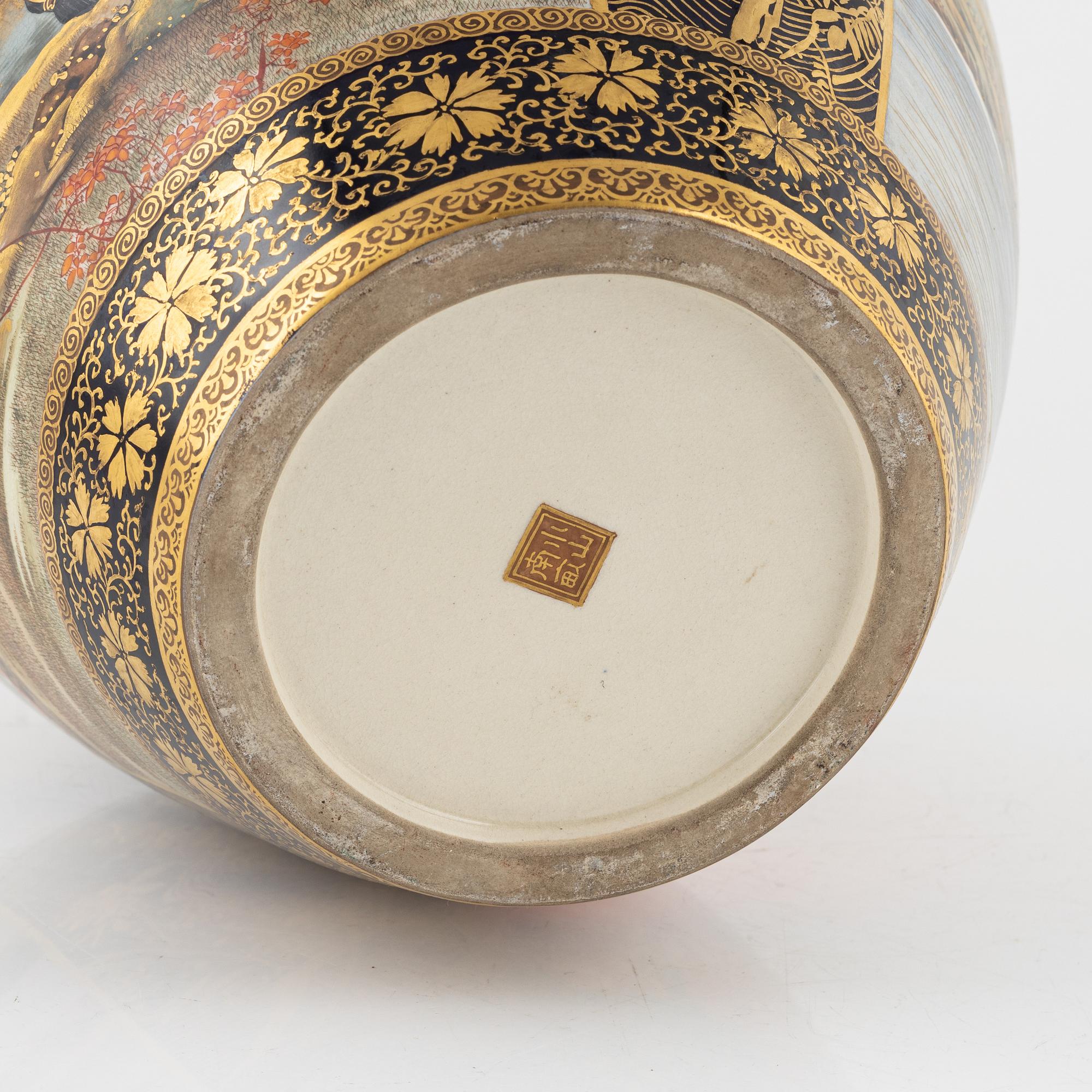 A satsuma-ware vase, Japan, early 20th century.