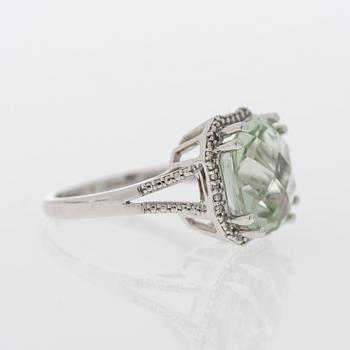 RING, 10K vitguld, grön kvarts.