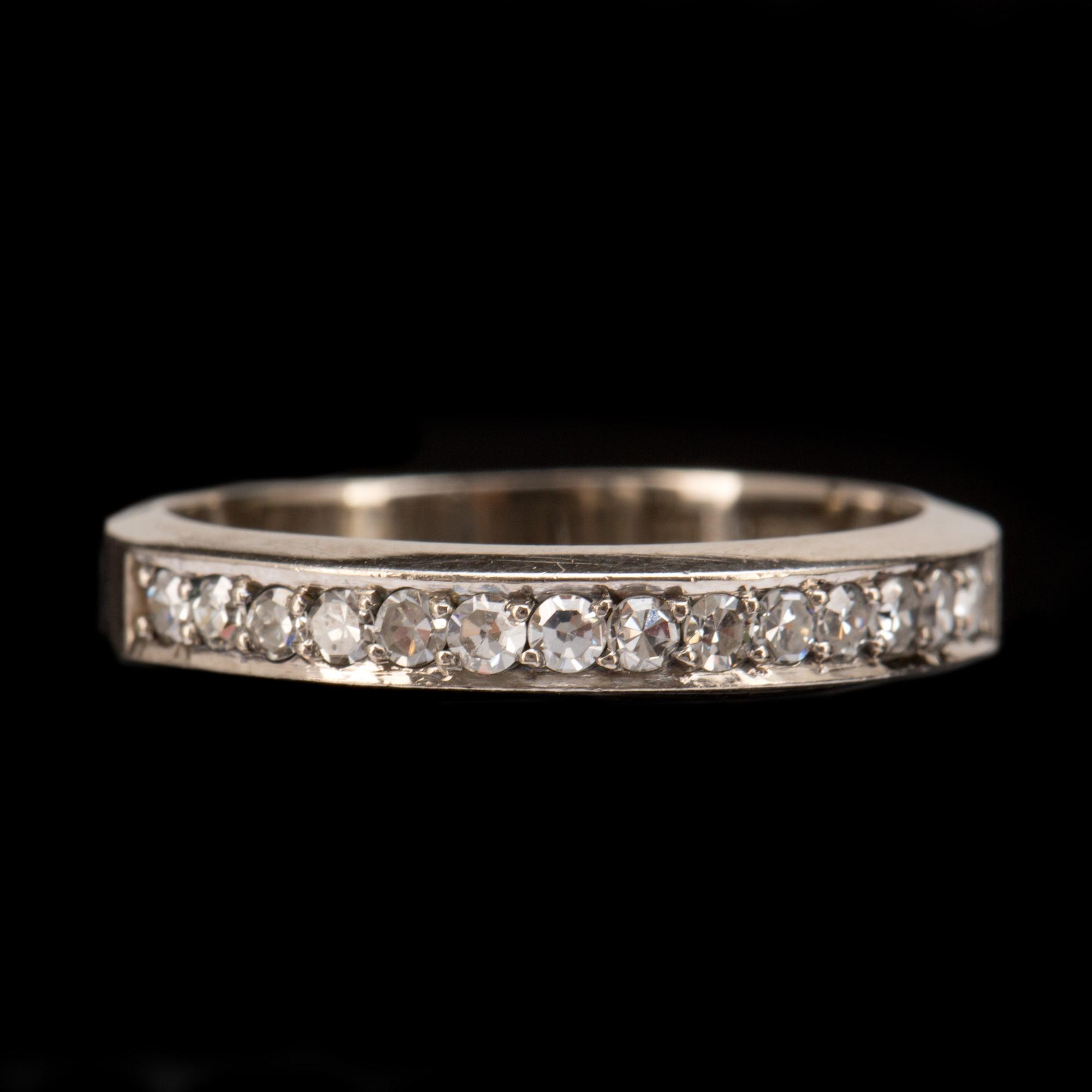 RING, 18k vitguld med enkelslipade diamanter ca 0,28ct. Vikt ca 2,5g.