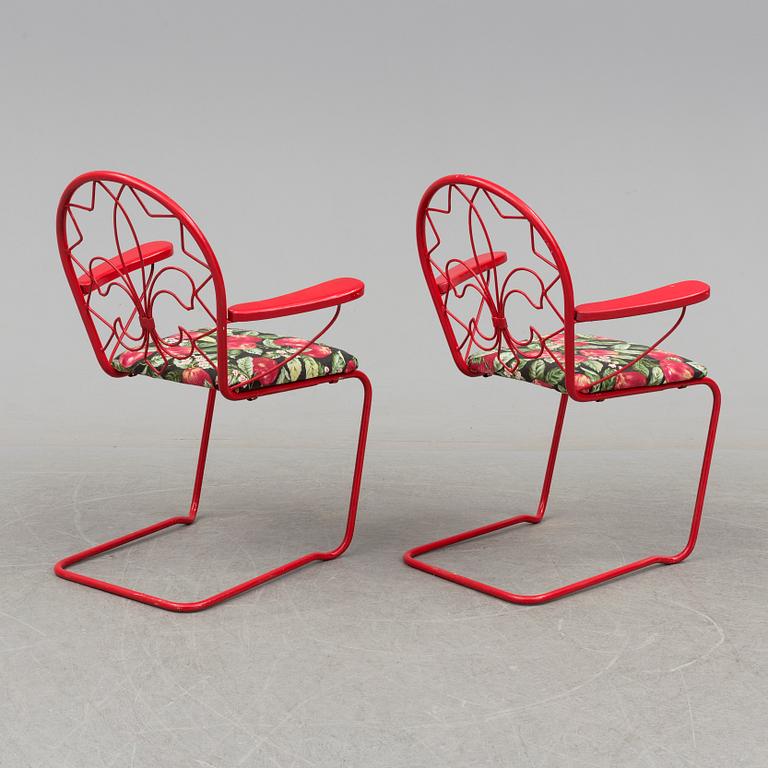 A pair of second half of the 20th century garden chairs.