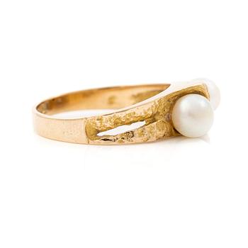 Björn Weckström, ring, "Whisper", "Kuiskaus", 14K gold with two pearls, Lapponia Helsinki 1969.