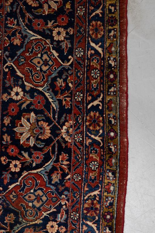 A carpet, semi-antique Kashan, a so-called Dabri, ca 394,5 x 310 cm.