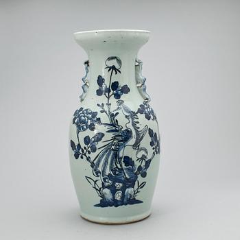 GOLVVAS, porslin, Kina, 1900-talets första hälft.