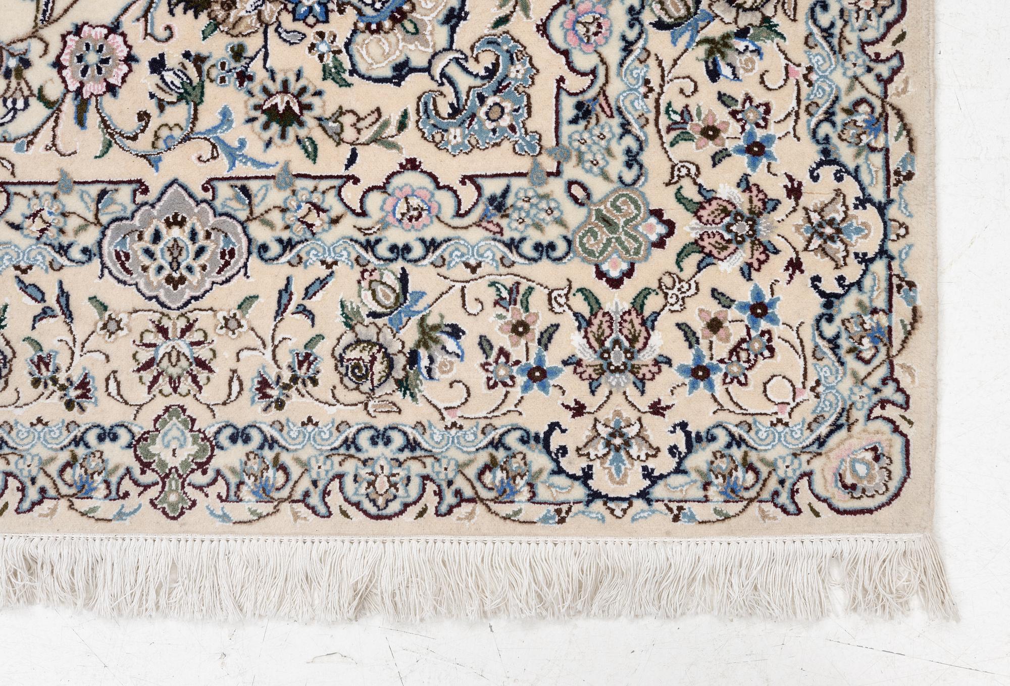 Matta, Nain part silk, s.k 9LAA, ca 200 x 200 cm.