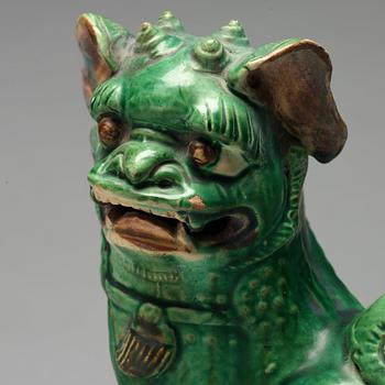 A pair of green glazed buddhist lions, Ming dynasty (1368-1644).