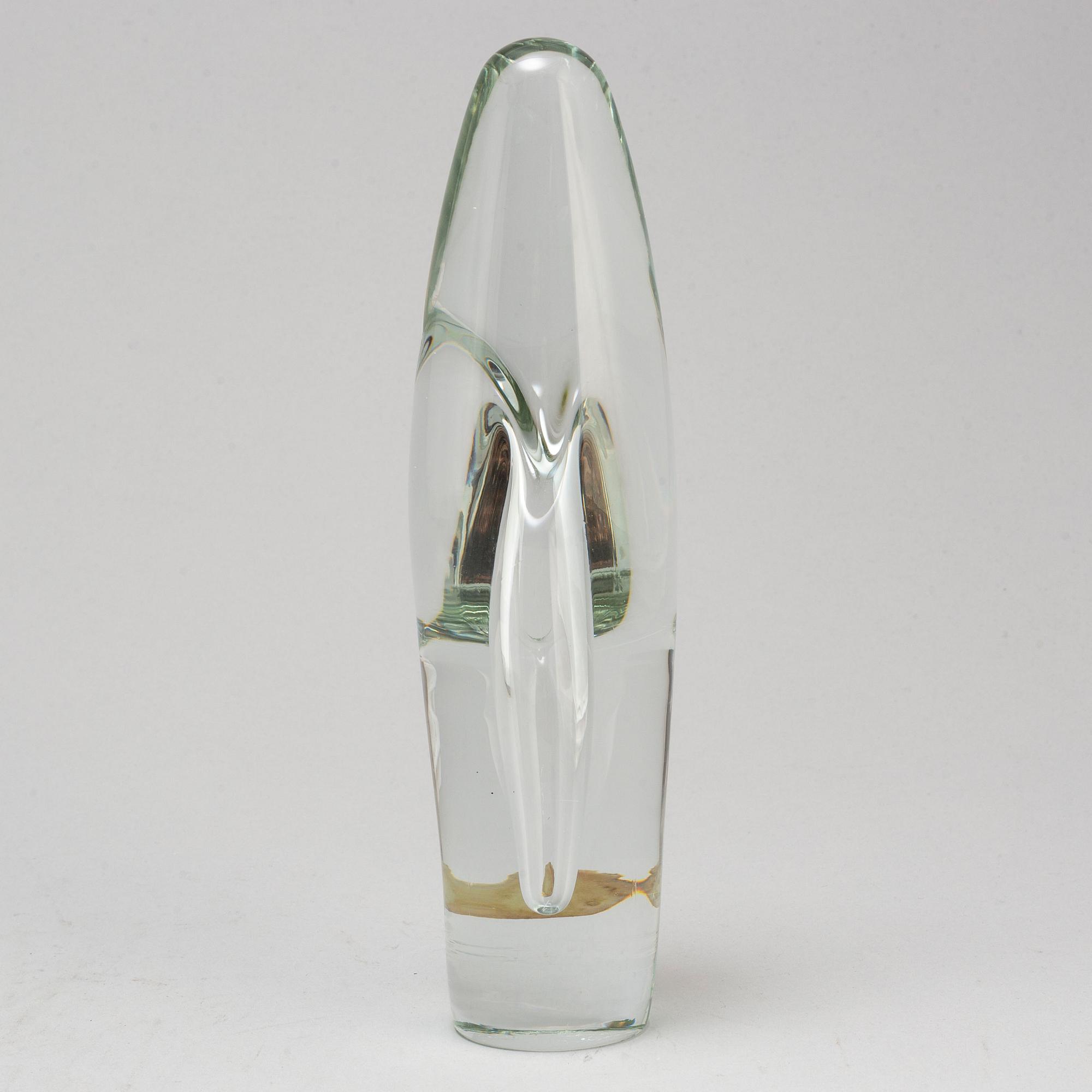 WIKTOR BERNDT, a glass vase from Flygsfors, 1959.