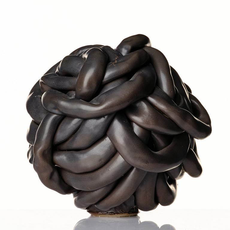 Mårten Medbo, skulptur, glaserat stengods, "Hose", daterad 2012.