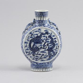 PILGRIMSKRUS, porslin, Kina, 1800-tal.