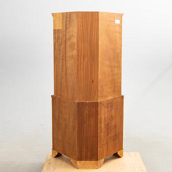 Vitrinskåp, Engelsk stil, 1900-tal.