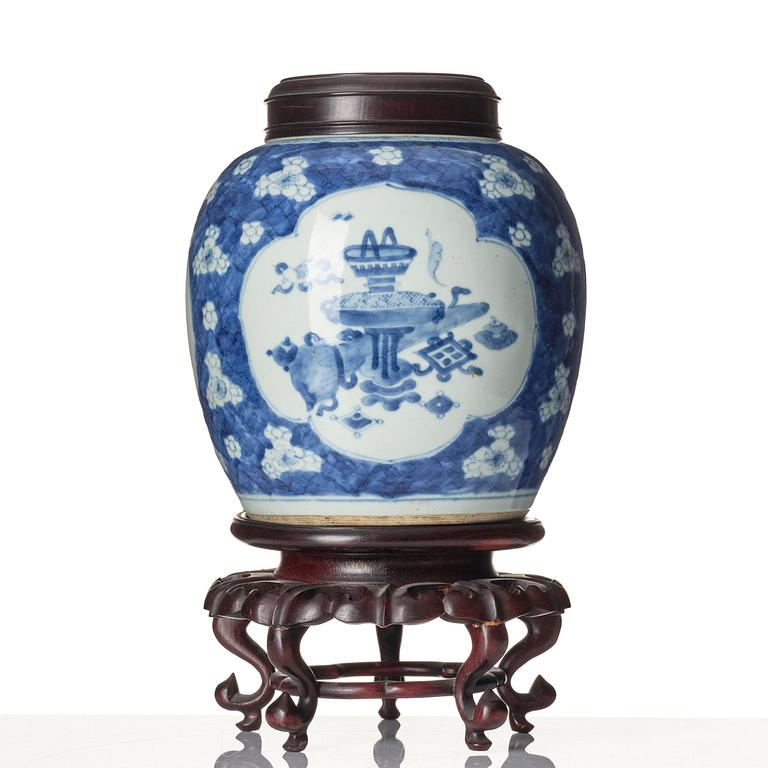 A blue and white 'antiques' jar, Qing dynasty, Kangxi (1662-1722).