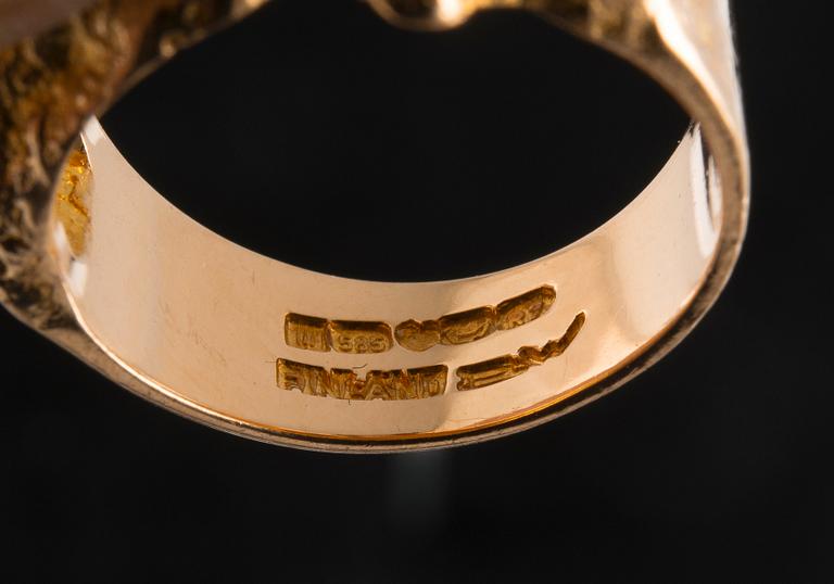 Björn Weckström, RING OCH ÖRHÄNGEN, guld 14K, pärlor, "Saana" och "Gold Flame", Lapponia 1970/1972. Vikt tot. 14,5 g.