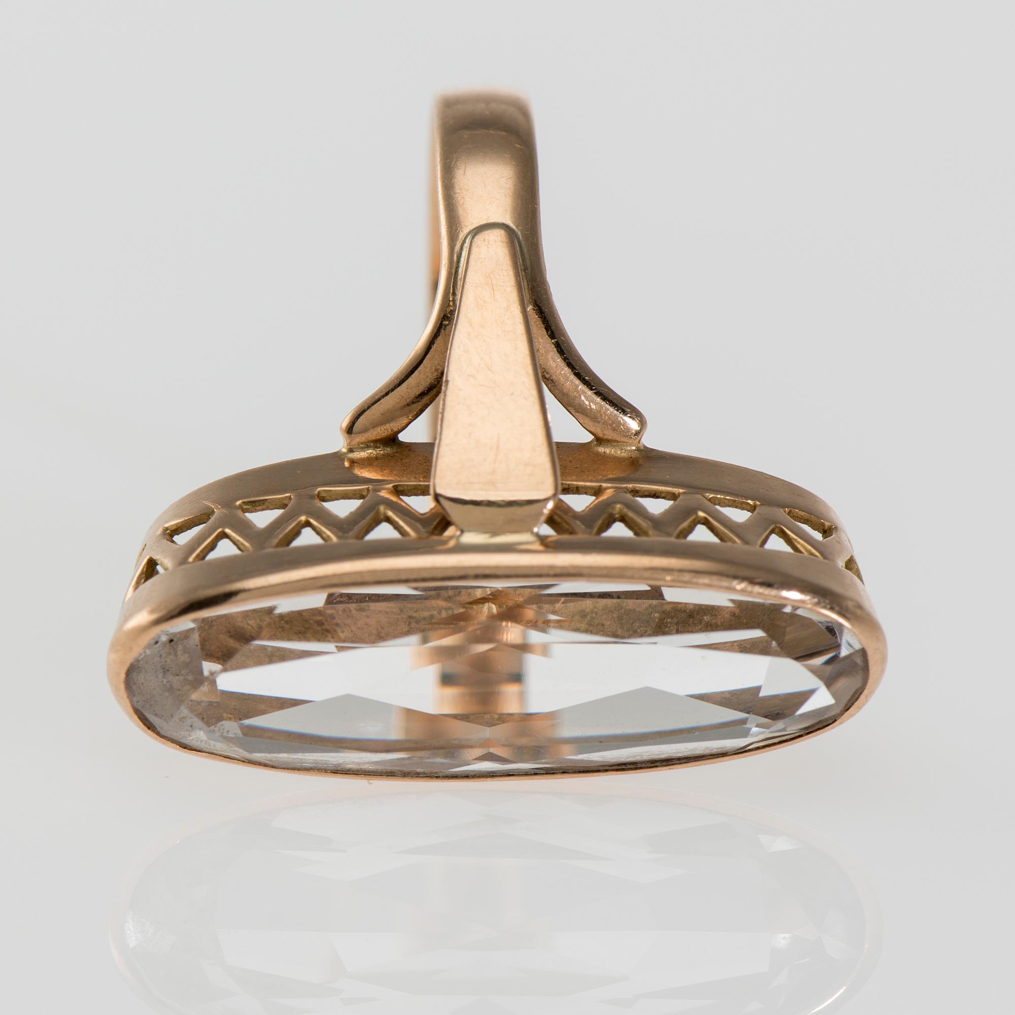 RING, 14K guld, syntetisk spinell. Korutuote, Heinola 1964. Vikt ca 5,2 g.