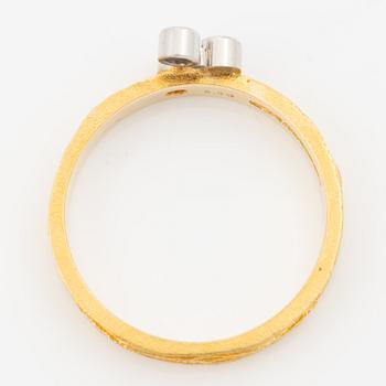 Björn Weckström, Ring, 18K guld med runda briljantslipade diamanter, Finland 1975. För Lapponia.