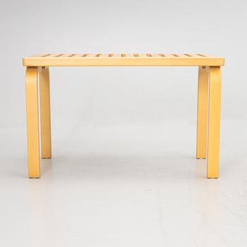 Alvar Aalto, bänk, modell 153A, Artek, Finland, 2002.