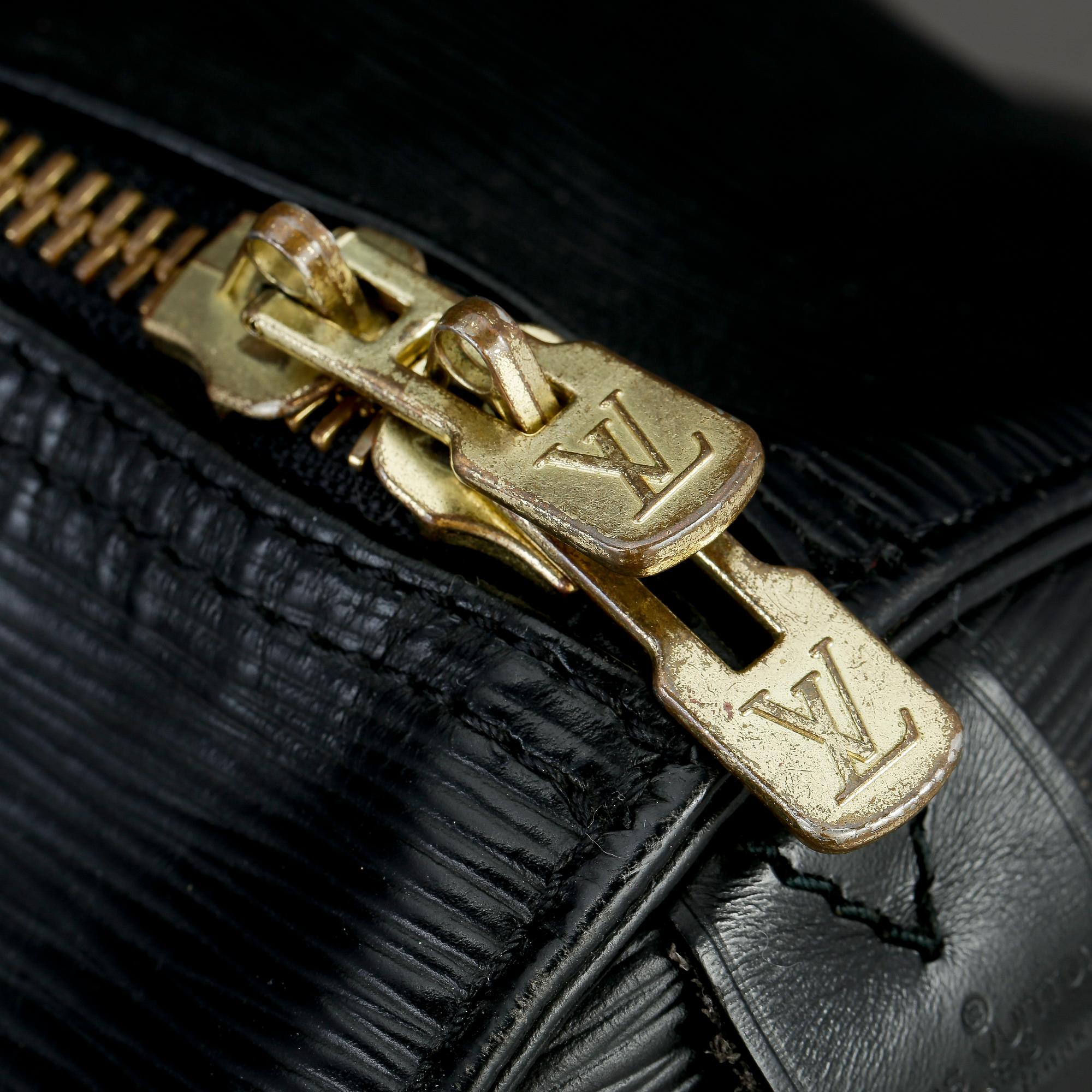 VÄSKA, "Keepall 55 Epi Black", Louis Vuitton, 1989.